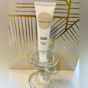 ✨Flanerie Lily Bloom Hyaluronic Serum | New | Factory Sealed✨